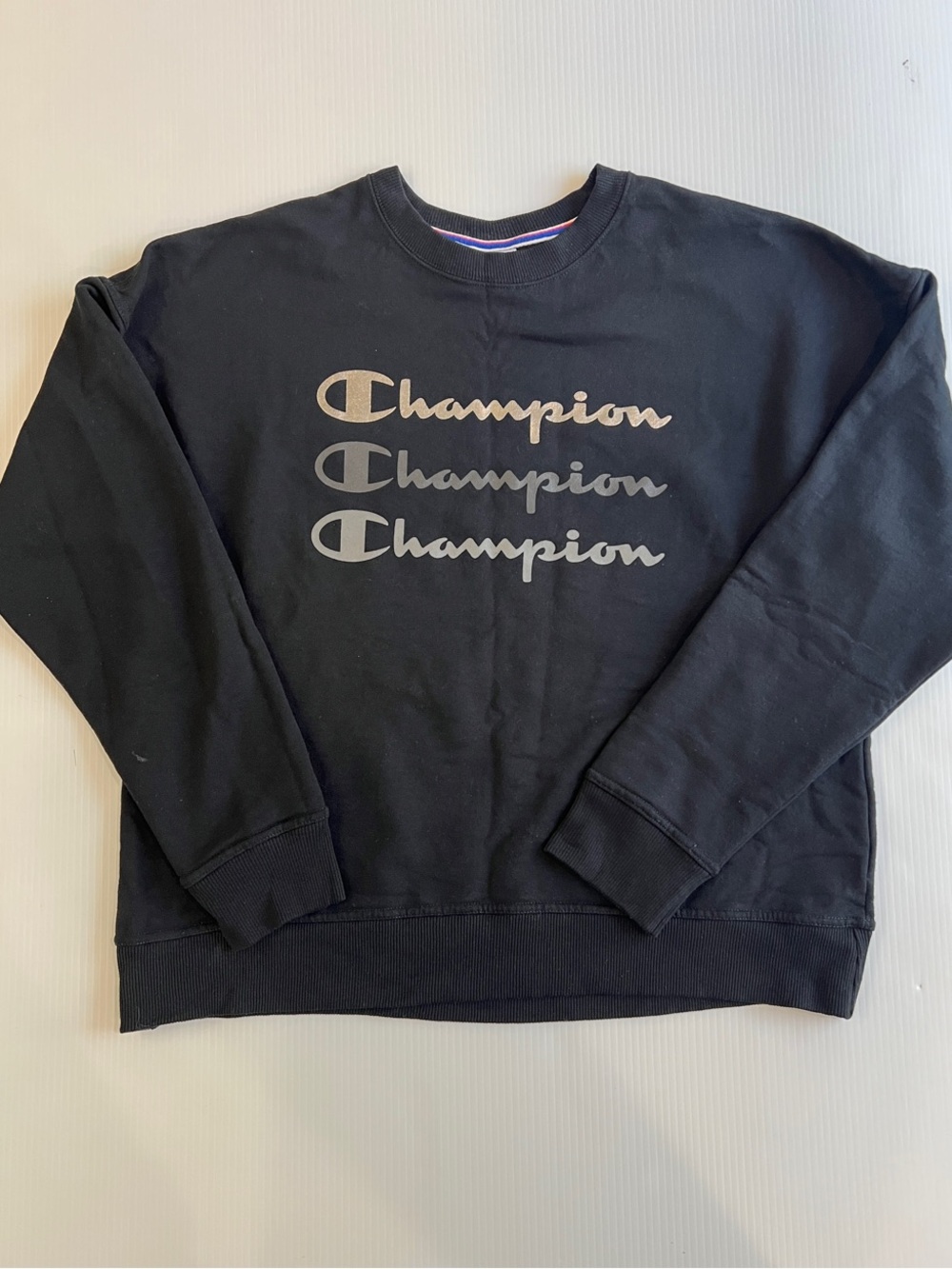 Champion Women’s Black Crewneck Sweatshirt in Size Large